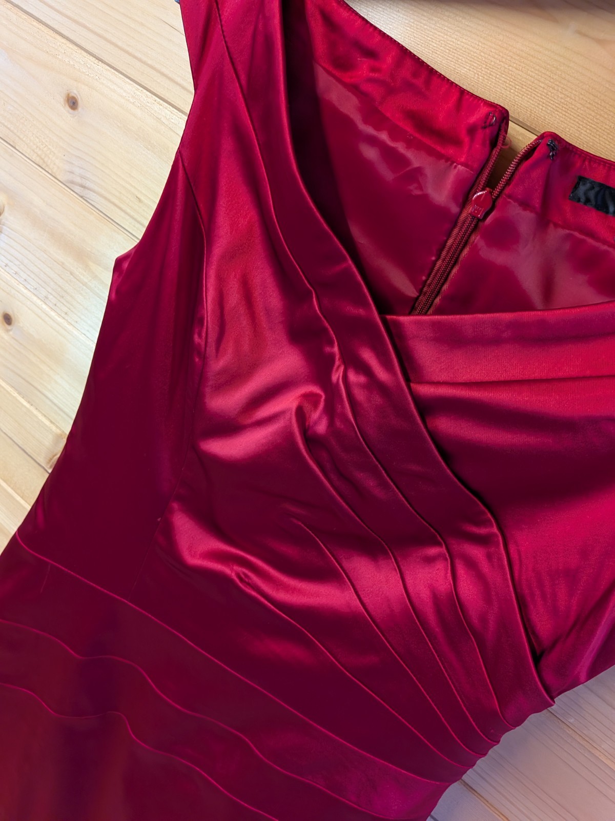 UK Size 10 Red Satin Body Con Sleeveless Dress Isral For Cruise Excellent Condit