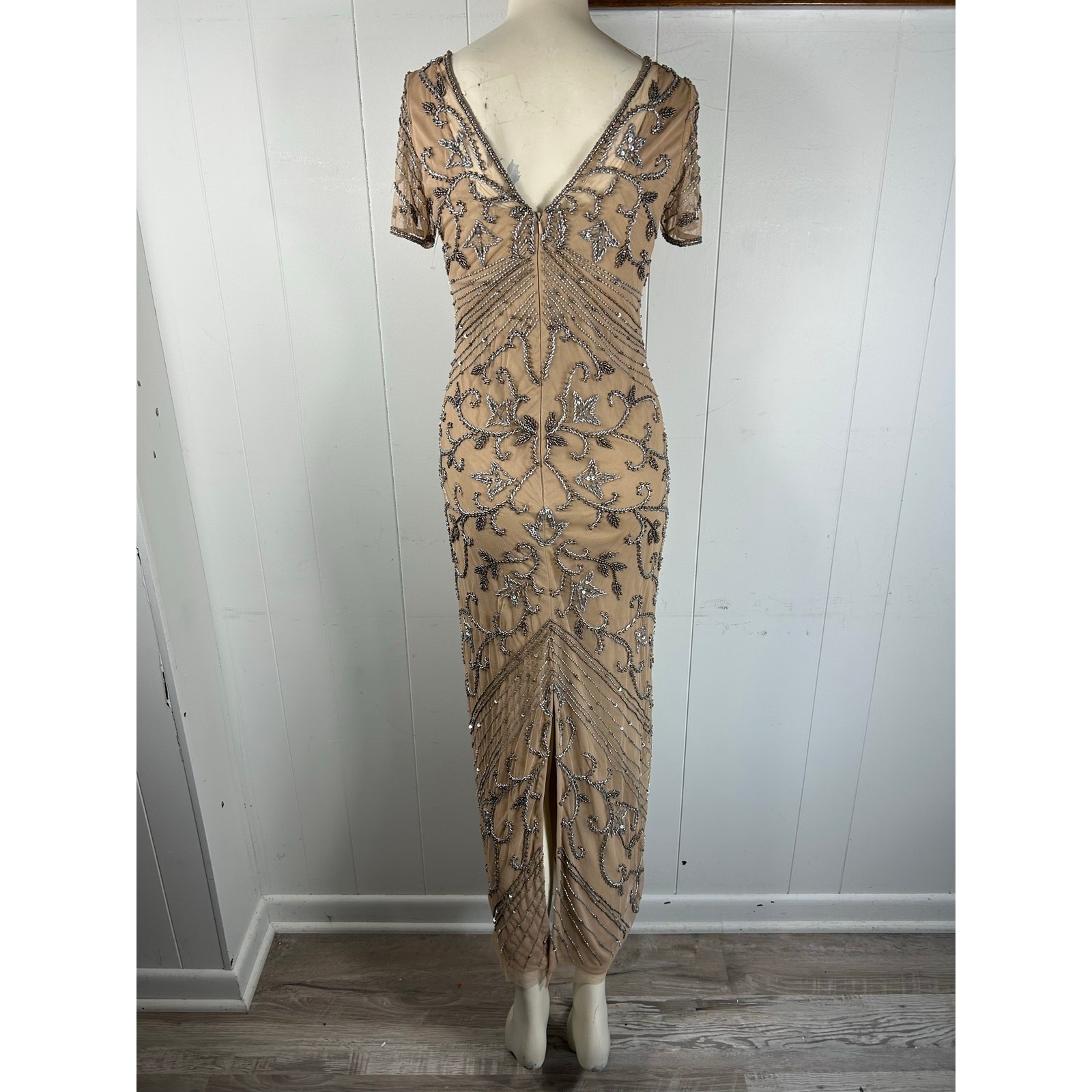 Pisarro Nights Beaded Mesh Column Gown in Oyster. Size 2. NWOT