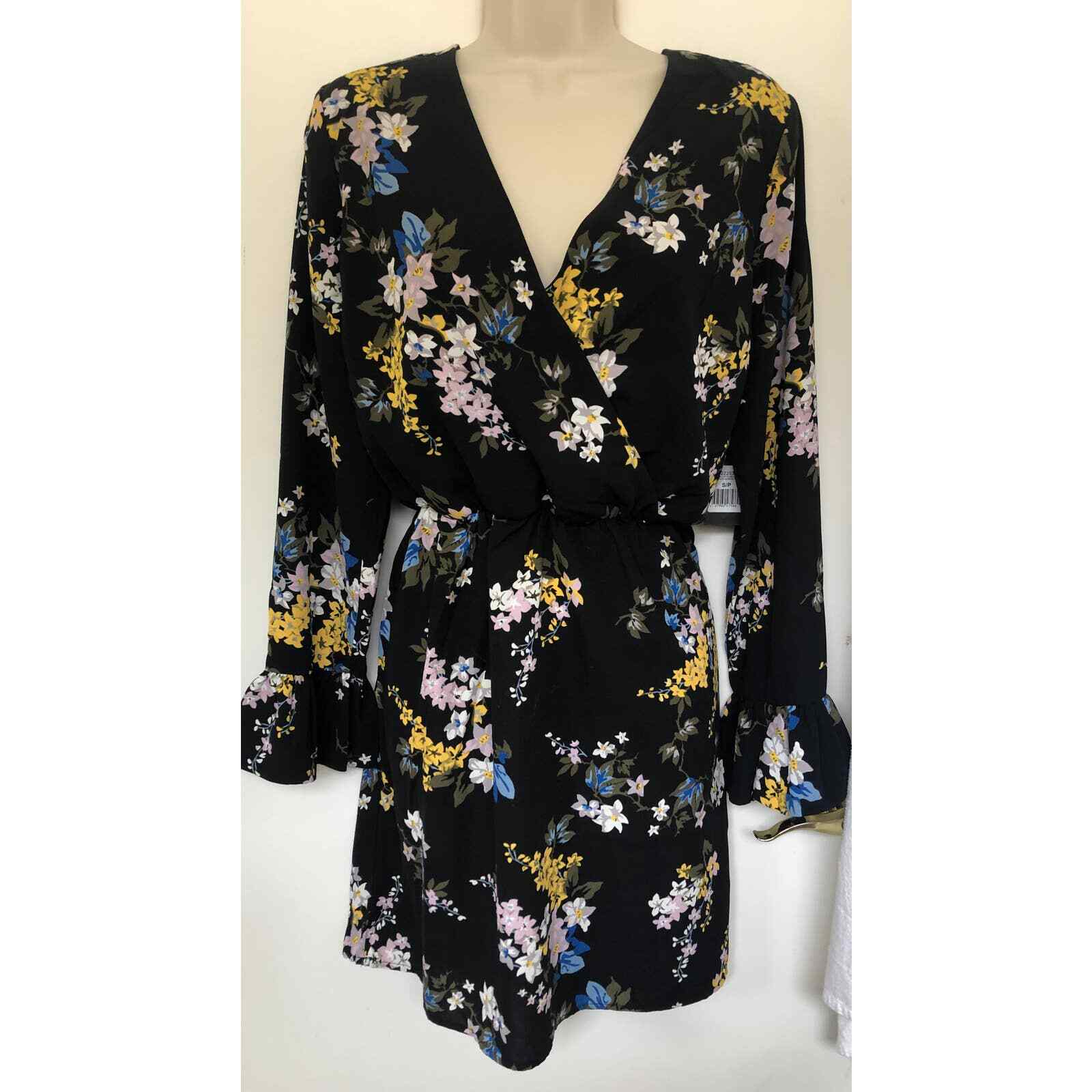 NWT Black Tape SZ SP Floral Dress with Flared Sleeves