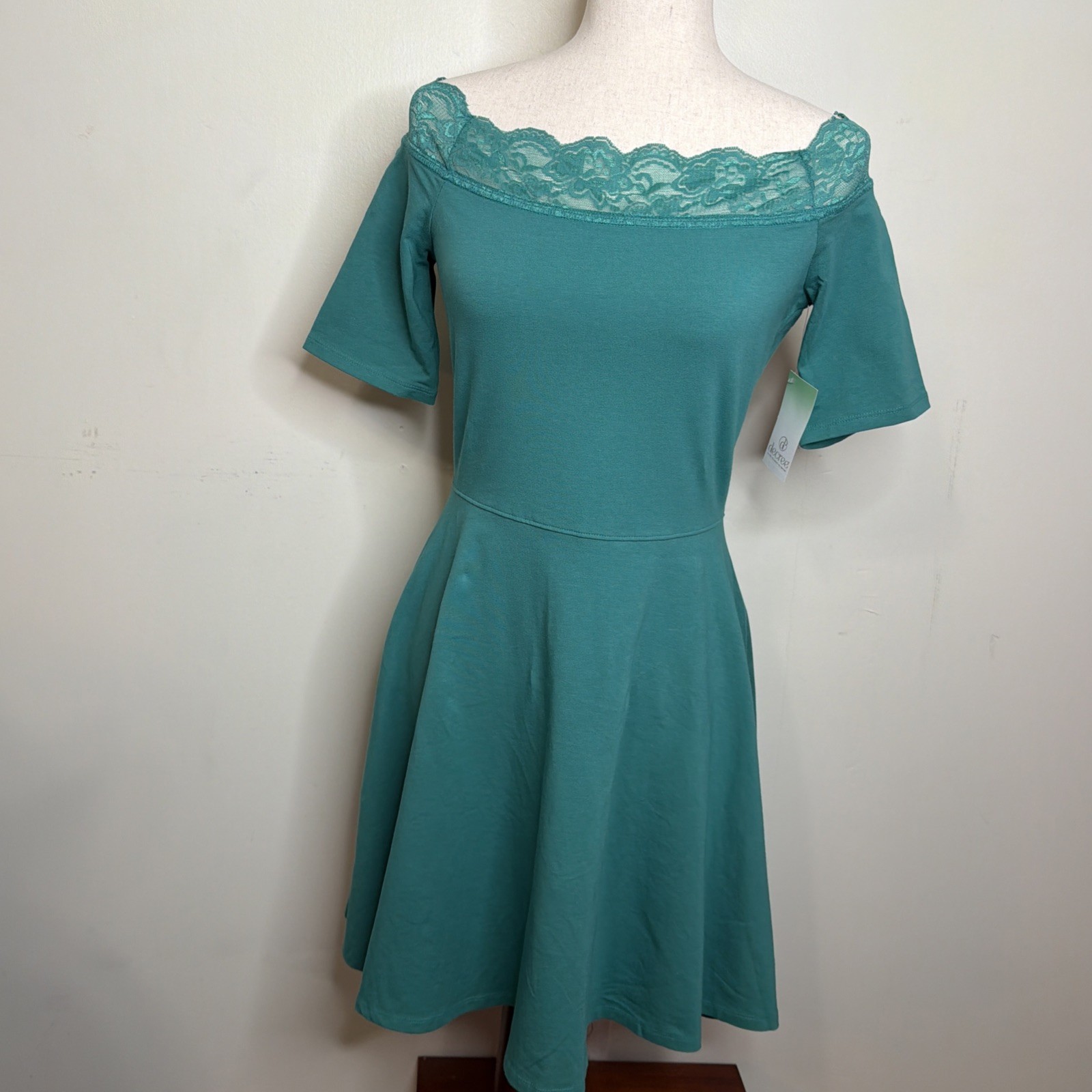 DECREE size M DRESS Lace Off Shoulder Neck Short Sleeves “Bayou” GREEN NWT $42
