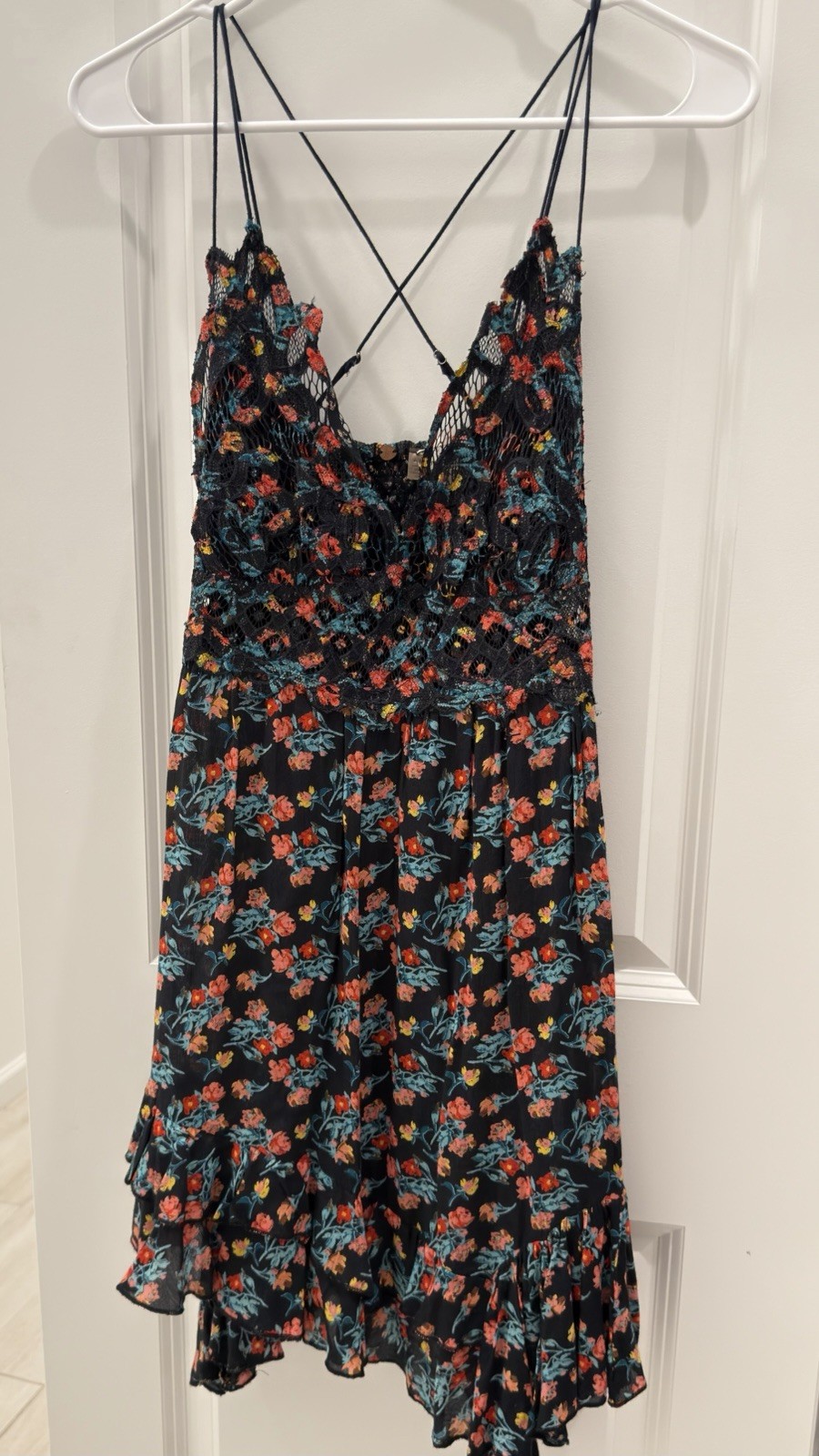 Adella Women’s Size 8 Black Floral Lace midi Strappy V-Neck Dress