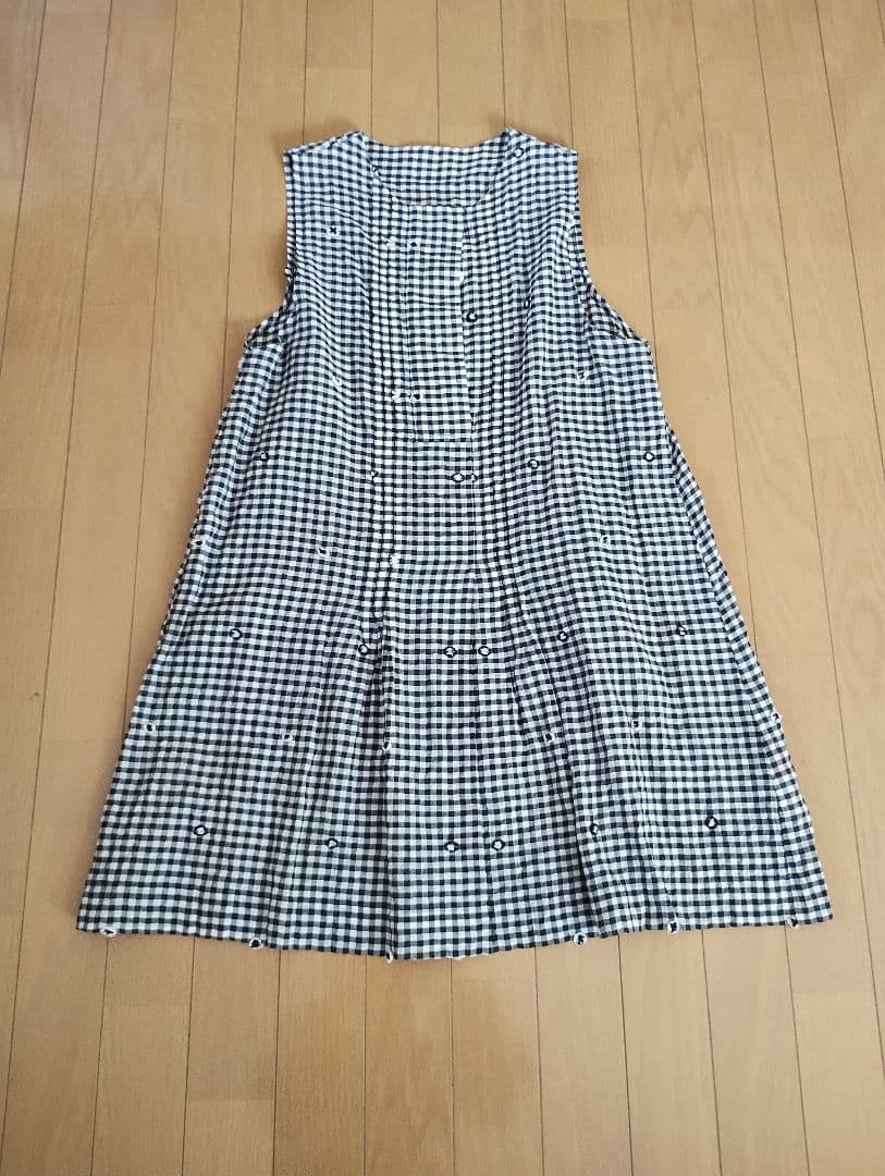 Issey Miyake Haat Gingham Check Sleeveless Embroidered