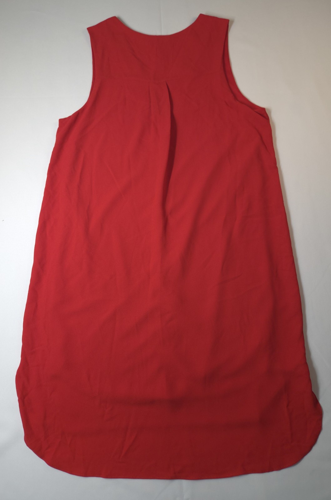 Everly Red Solid Chiffon V-Neck Shift Knee Length Pleated Lined Dress M