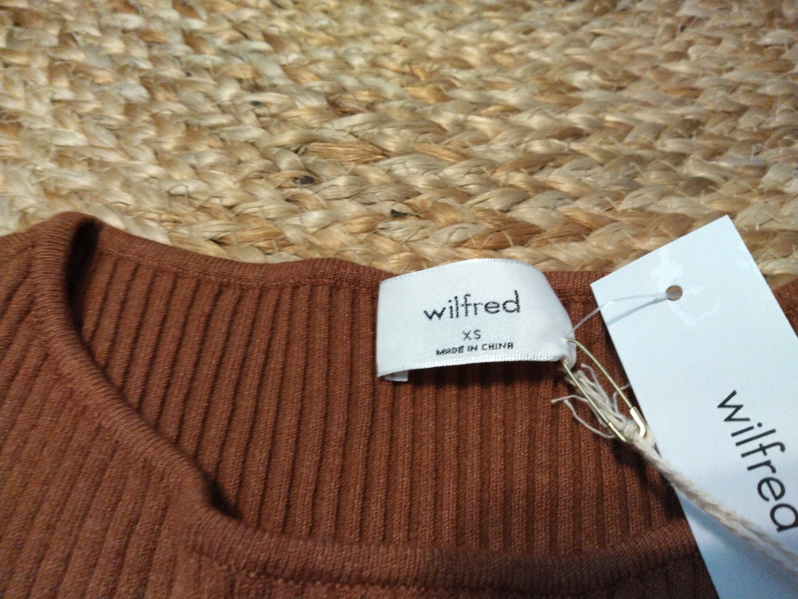 Aritzia Wilfred Brown Solid Ribbed Knit Cut-Out Round Neck Sleeveless – XS