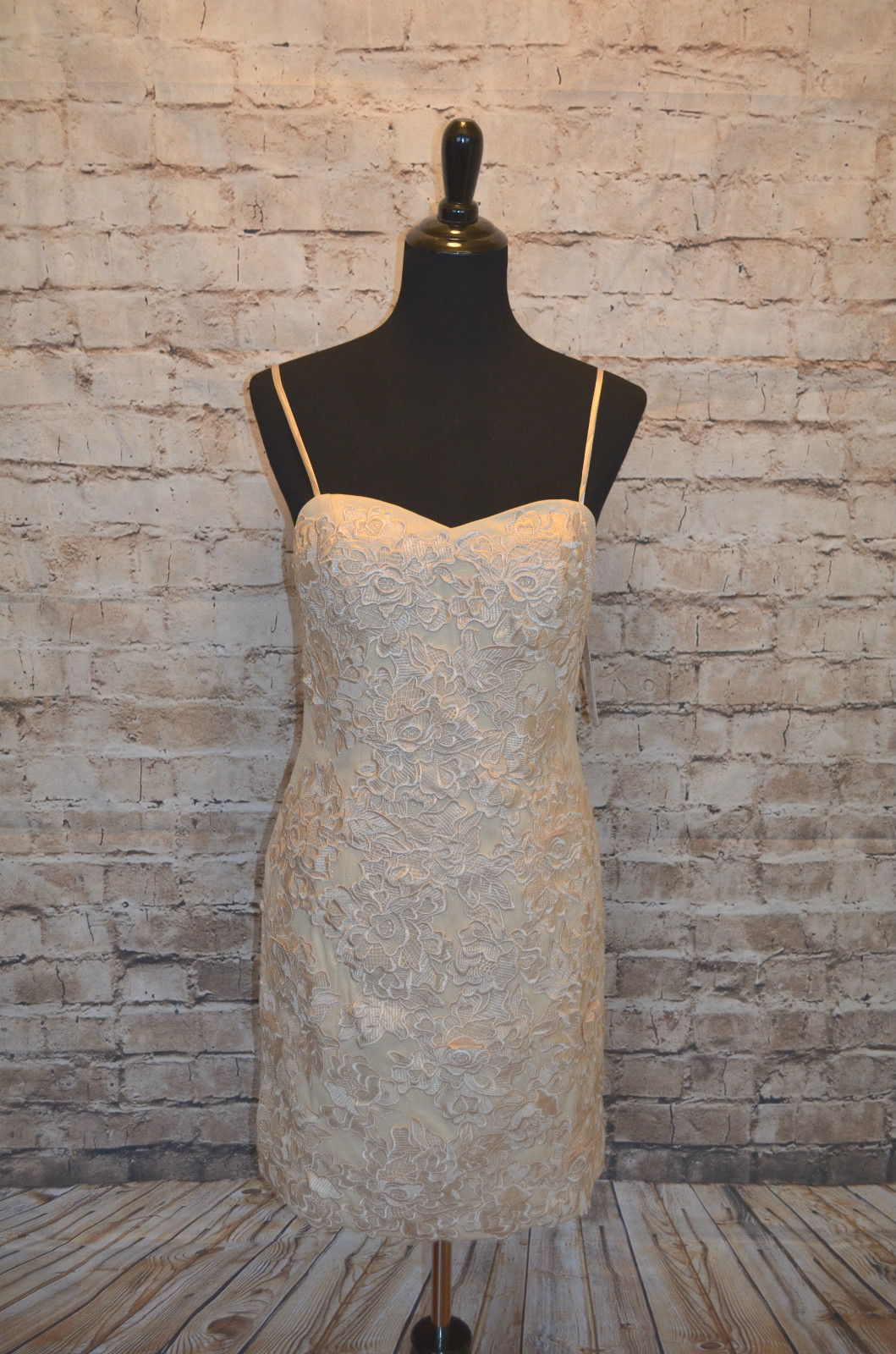 Modcloth Waltz to Remember Dress NWT sz 4 Decode 1.8 $160 Gorgeous embroidery