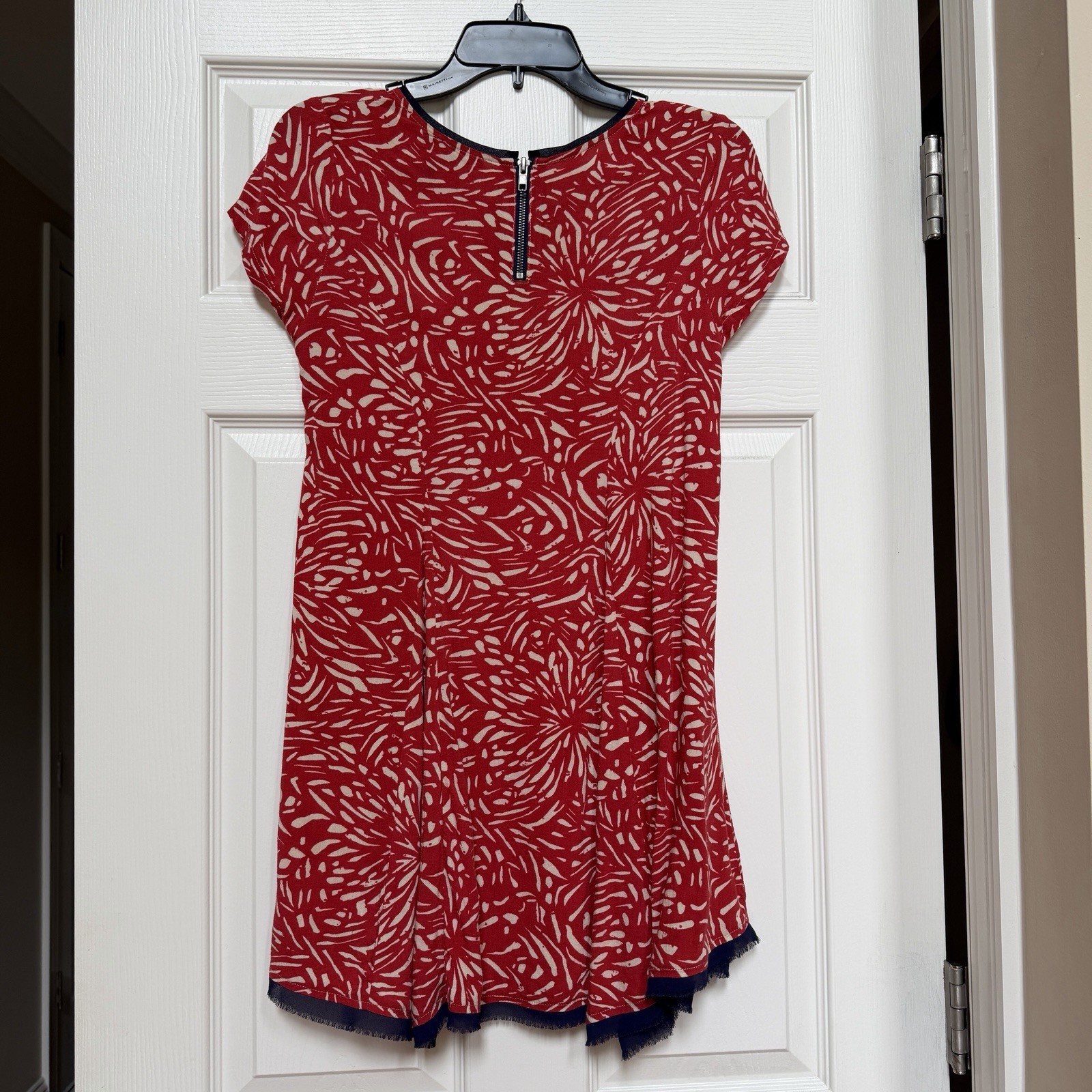 THML Boutique Red & White Floral Print Shift Dress with Navy Trim – Size Small