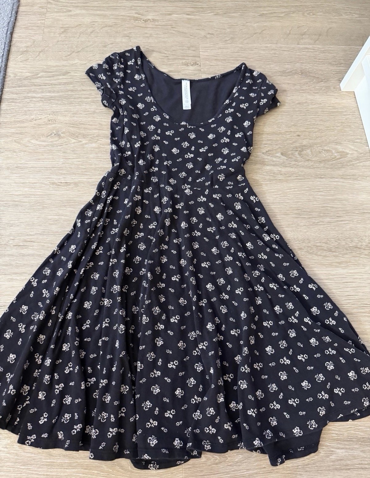 Aéropostale Black/White Floral Knit Fit & Flare Dress Women’s XS Scoop Neck