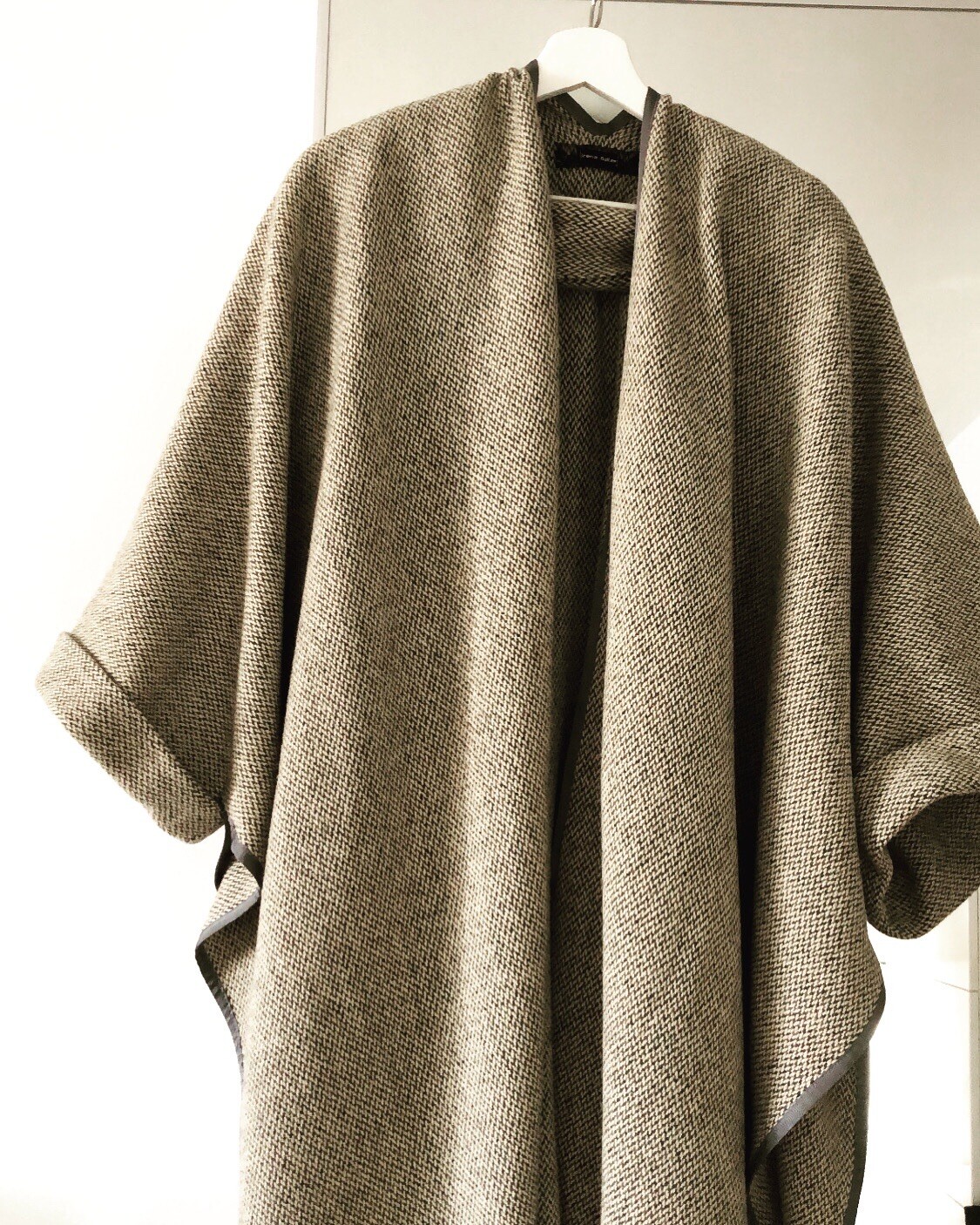 Handmade Irena Adler Poncho/Cape with Sleeve-Cuff Italian Virgin Wool Tweed OS