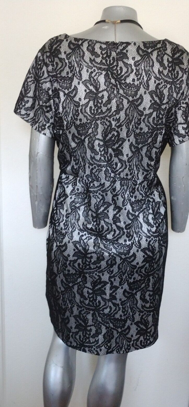 WOMAN ALYX OCCASION LACE KNEE DRESS Size 24W SHORT SLEEVE ZIPPER BLACK/WHITE