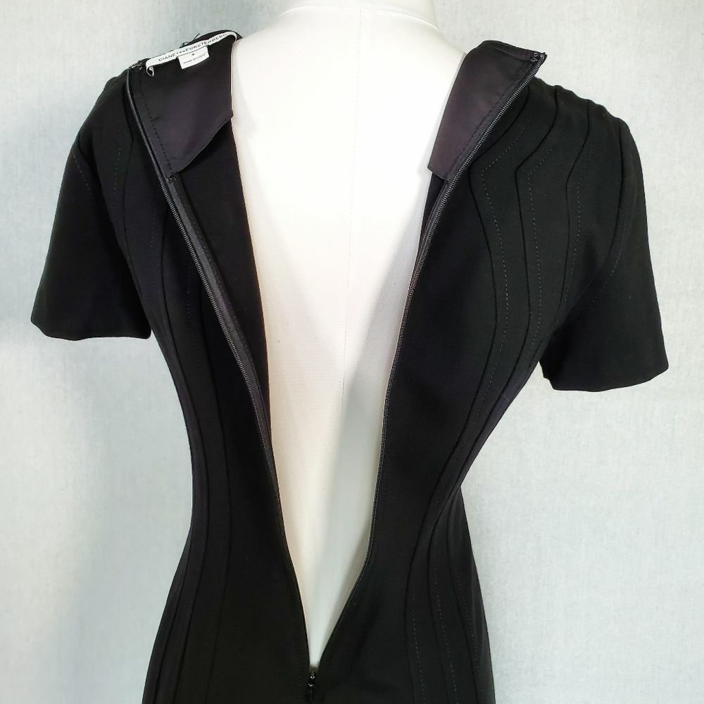 Diane von Furstenberg Kader Sheath Dress 8 Black Seamed Stretch Keyhole Women’s