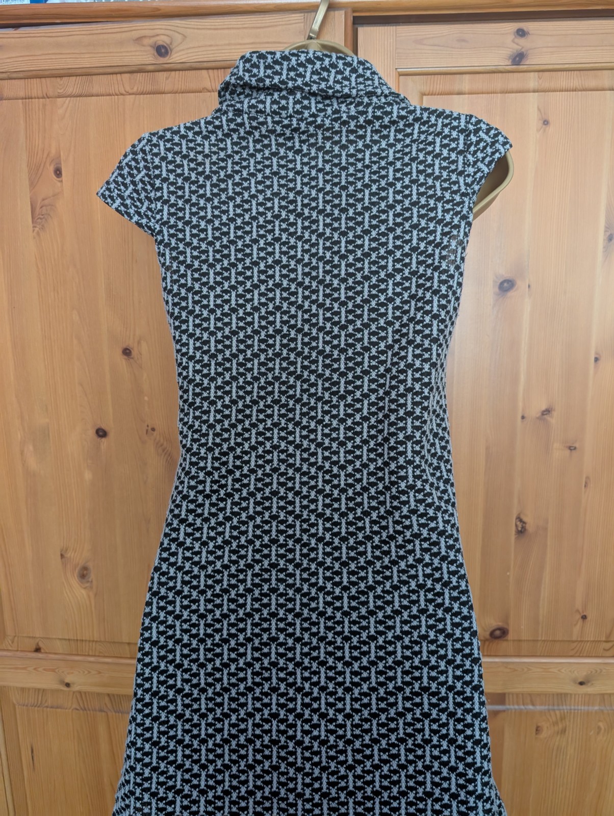 Izabel London Tunic Top / Dress Size 8. cowl neck. cap sleeve. textured knit