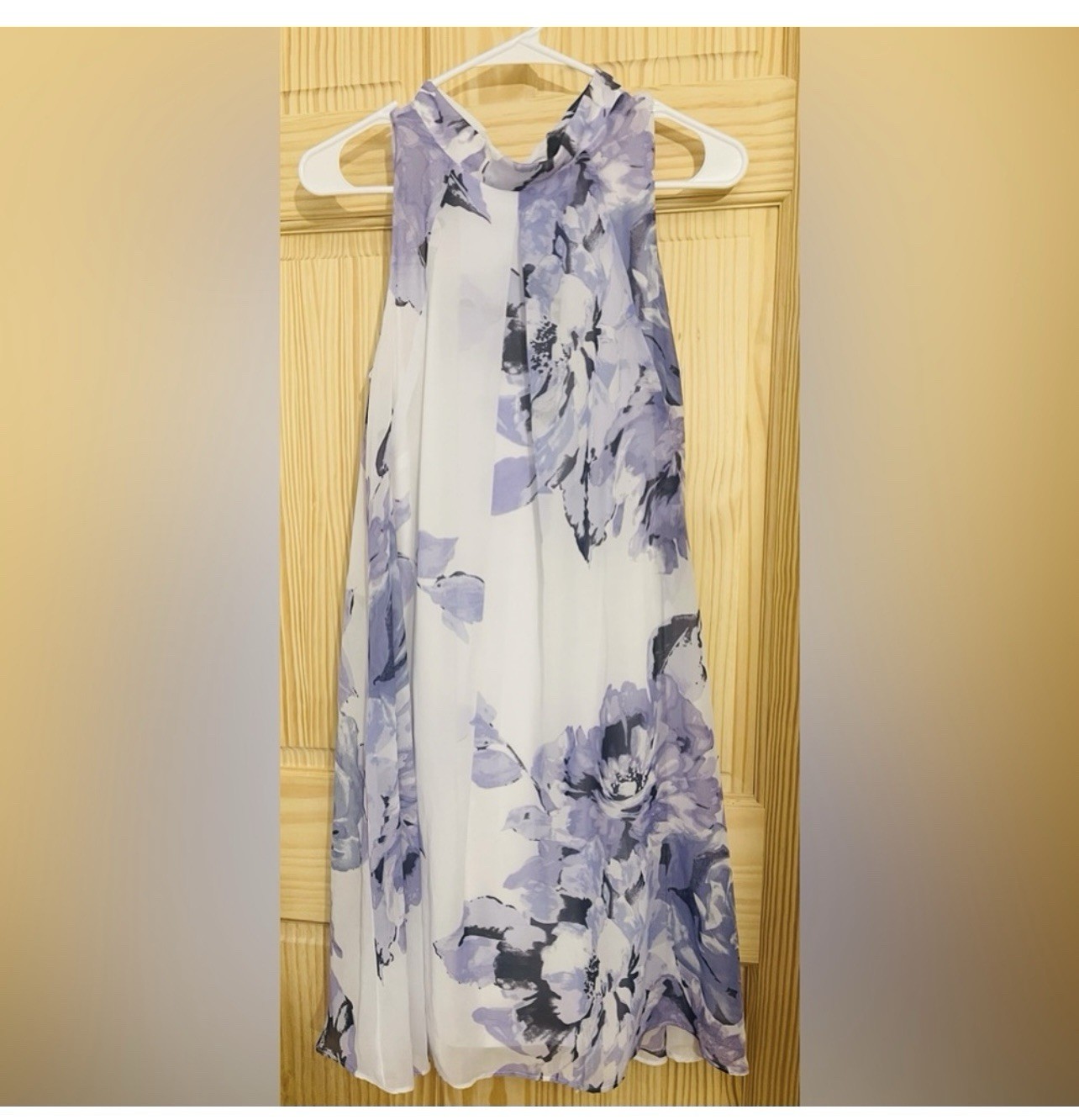Bonito Vestido Floral Marca Robbie Bee En Color Blanco Y Purple Hecho Para Ti