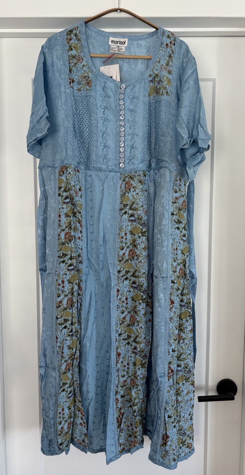 Women’s NWT*Marisol Light Blue /Floral/Eyelet Mixed Fabric Midi Dress Size 1X