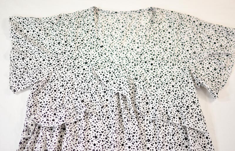 women’s causal summer dress size medium white & black flutter sleeves pull-on