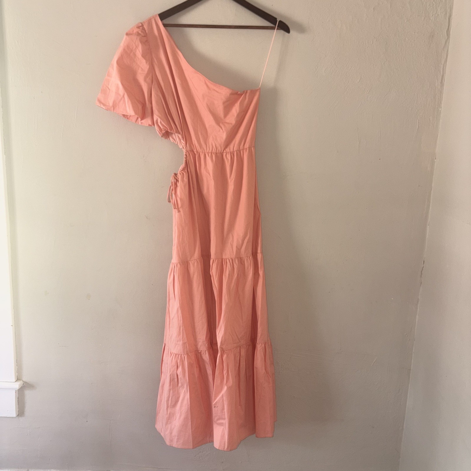 WAYF One-Shoulder Tiered Maxi Dress – Peach Cutout Waist – Size Medium – NWT
