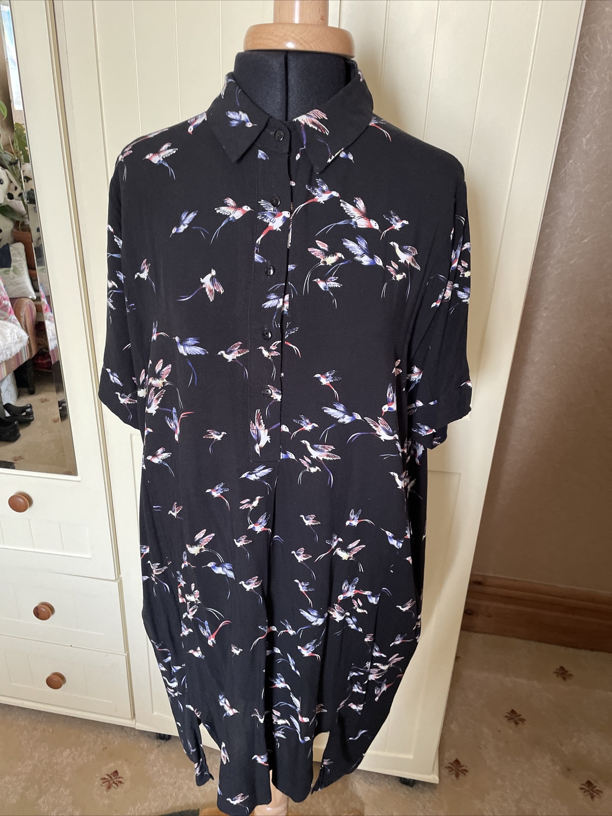 YUMI Ladies Short Shirt Dress Size S/M Black Bird Print Short Sleeve Collared