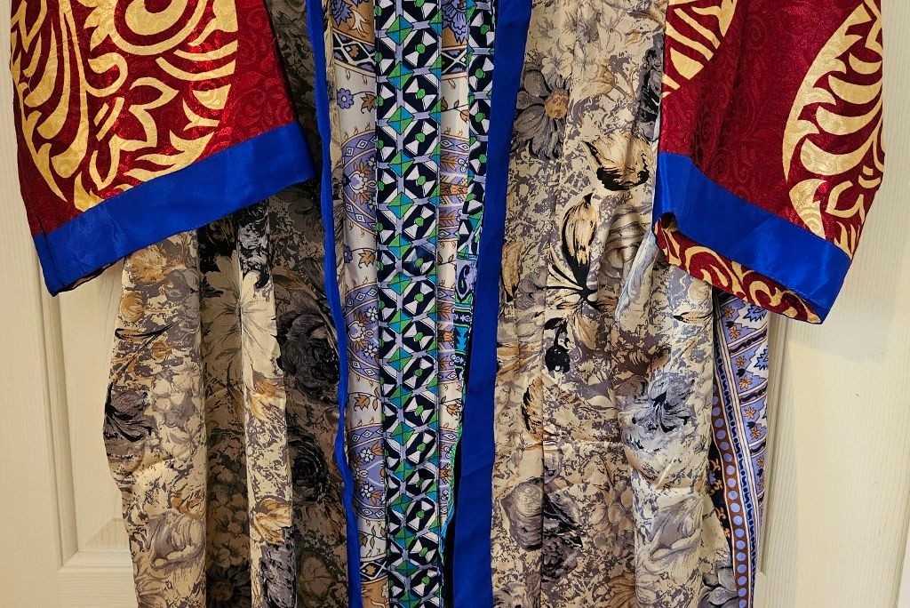 Silk Kimono Robe~ Women’s One Size~ Kimono w/Tie ~Floral ~Gray, Tan,Red,Blue~NEW