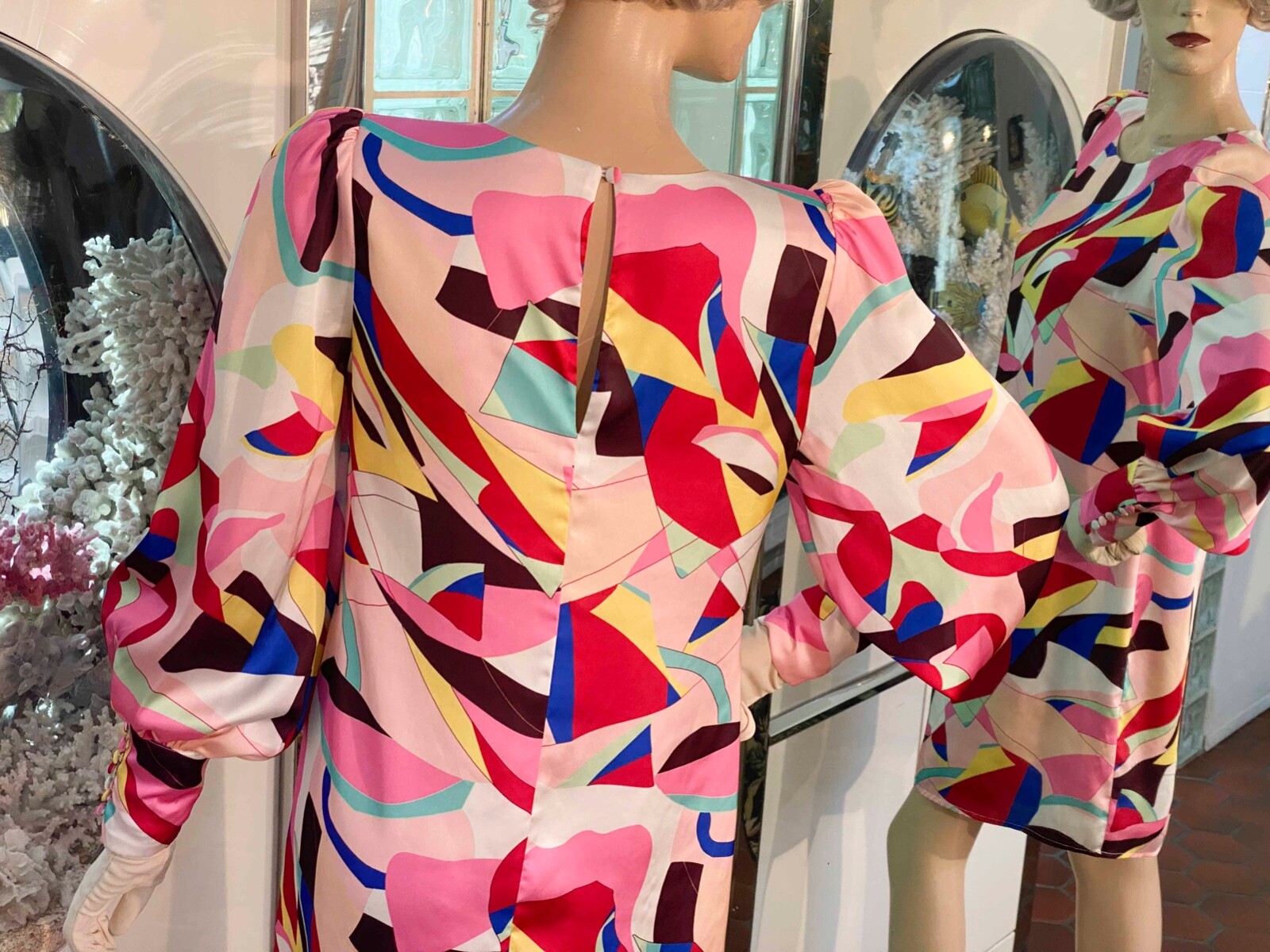 1970s copy Mini Dress Shift Size 6 Colorful Psychedelic Mod Puff Sleeve NWOT
