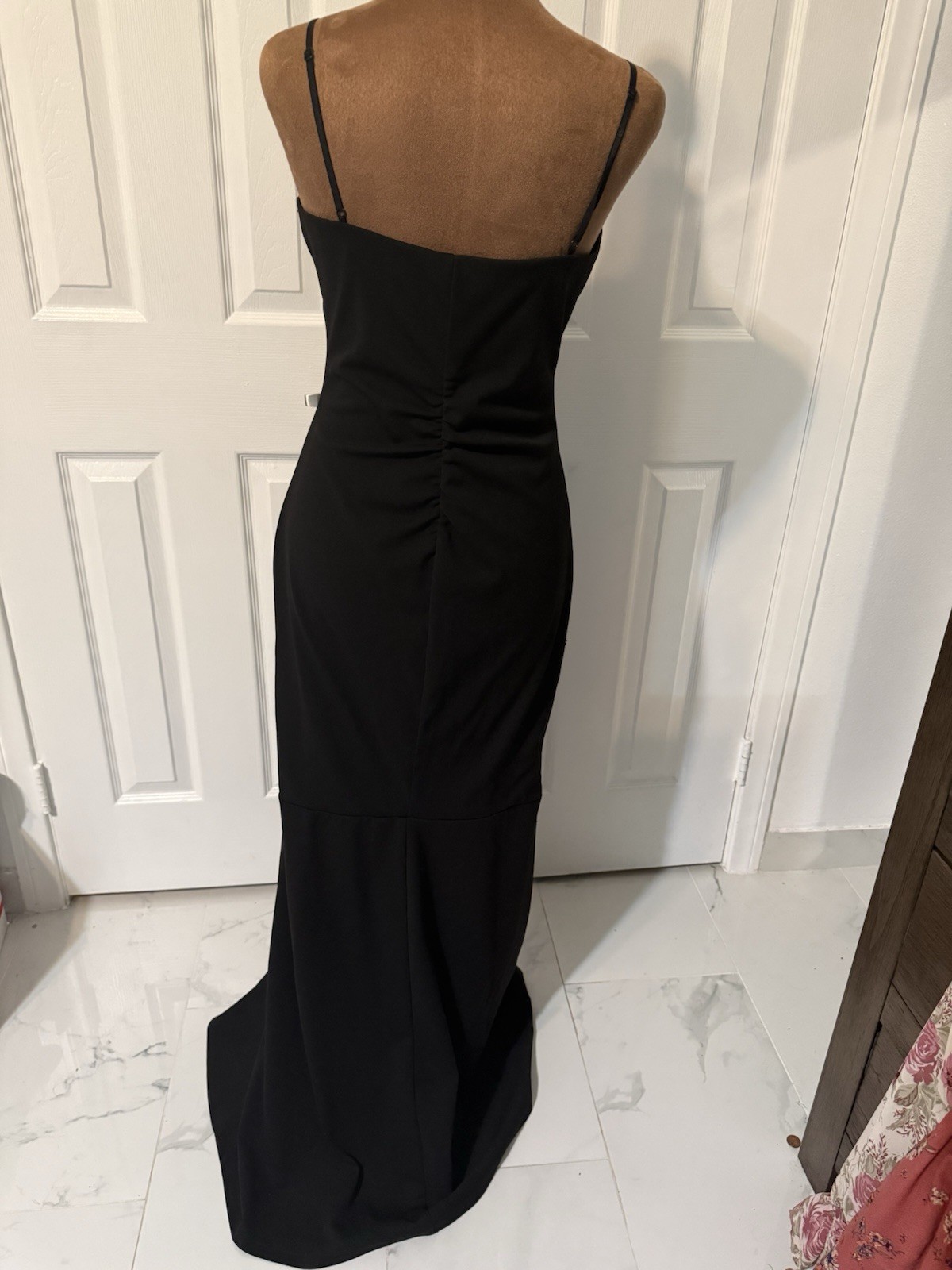 Windsor Black Solid V-Neck Ruched Lined Spaghetti Strap Bodycon Maxi Dress, M