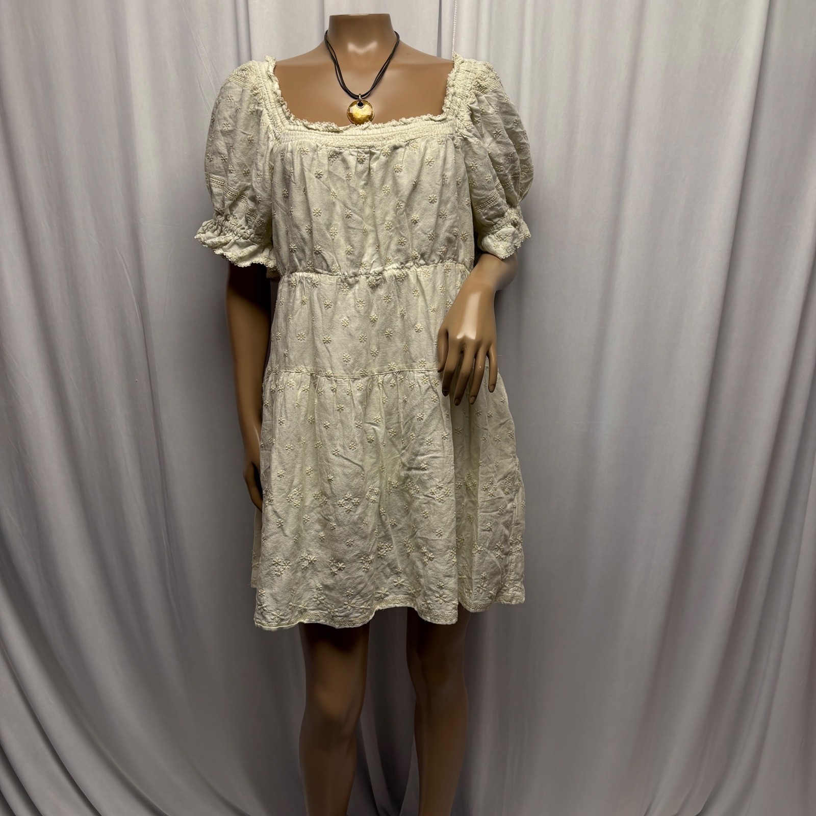 Old Navy Cream Embroidered Babydoll Dress Womens Sz Medium Puff Sleeves Peasant