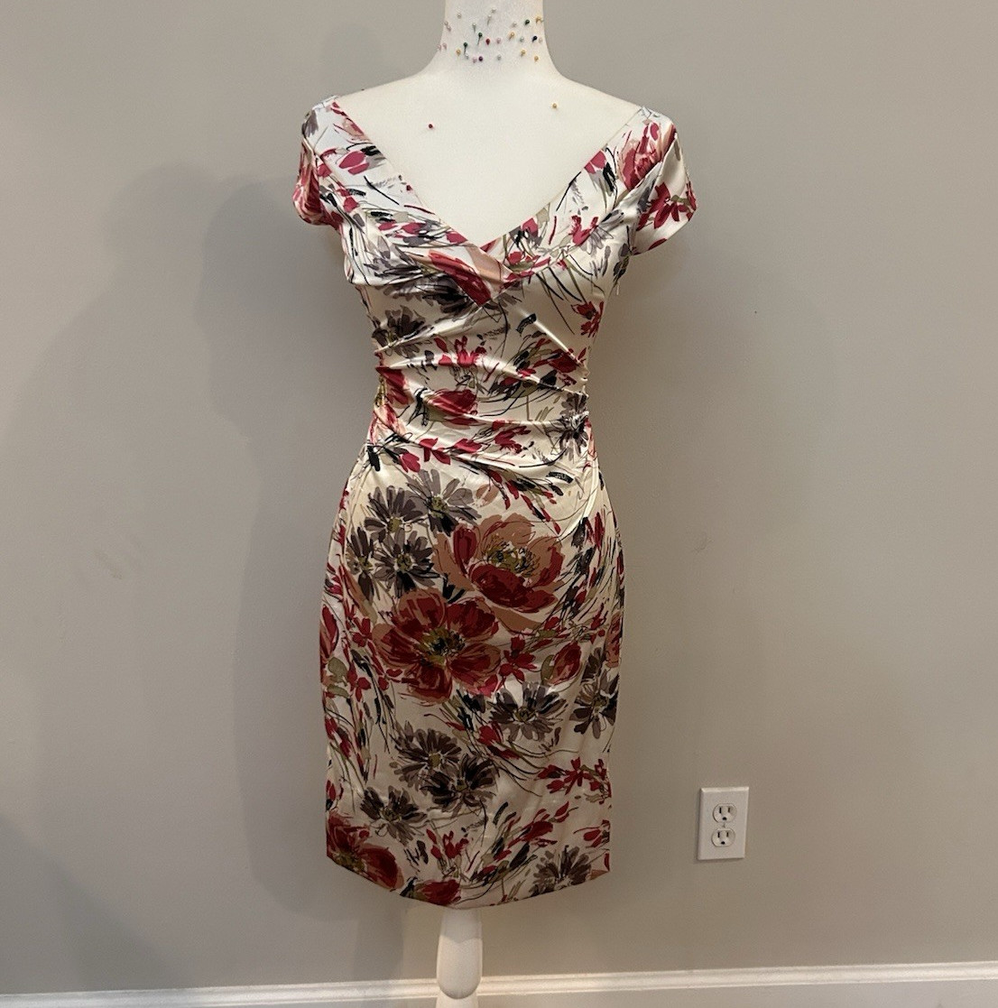 Maggy London Floral Satin V-Neck Cap Sleeve Ruched Lined Sheath Dress 2