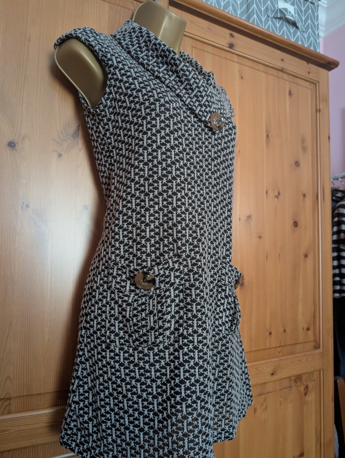 Izabel London Tunic Top / Dress Size 8. cowl neck. cap sleeve. textured knit