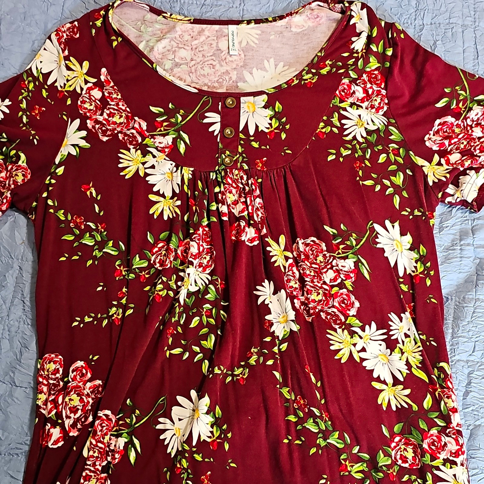 Women’s L Burgundy Floral Jersey Shift Dress Short Sleeve Pullover Button Yoke