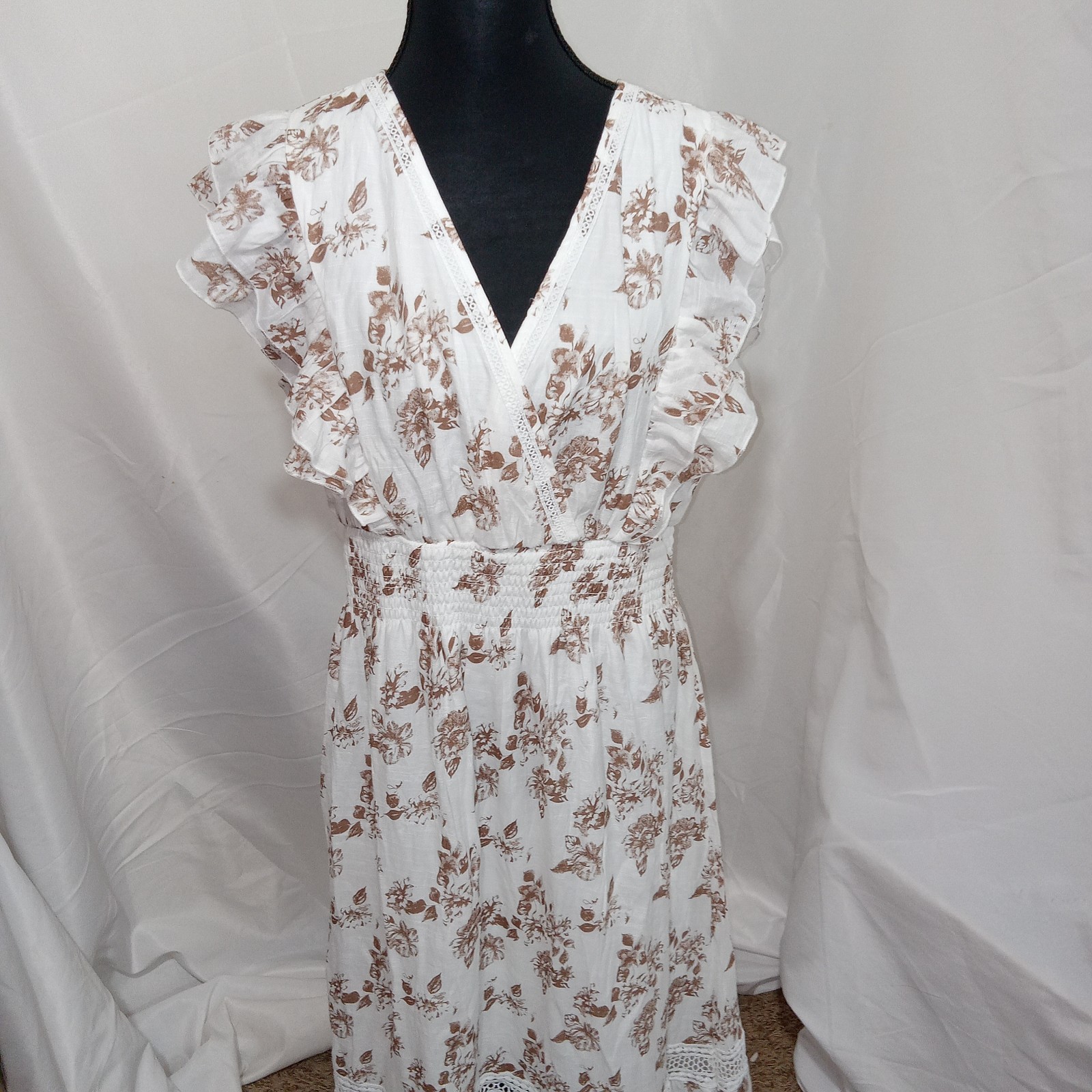 NWT J Gee Maxi Dress Size L White Brown Floral Cottagecore Smocked Boho Flutter