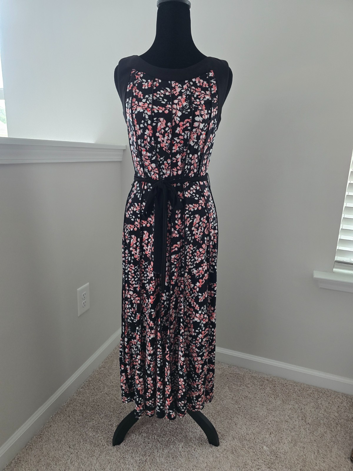 Perceptions New York sleveless dress, Floral, tea length fit with belt Size S