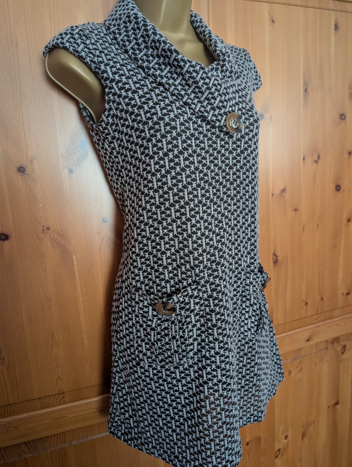 Izabel London Tunic Top / Dress Size 8. cowl neck. cap sleeve. textured knit