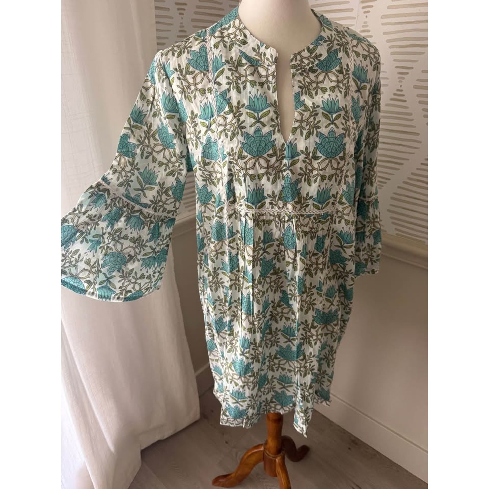 NWT blu threads by Rock Flower Paper Medium 100% Cotton Floral Bell Sleeve Dress