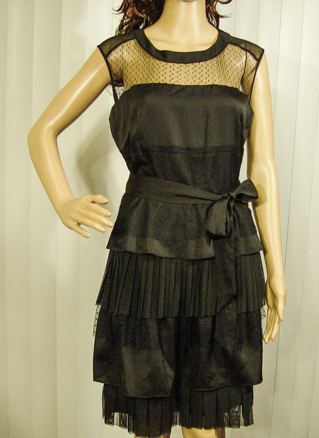 NWT MAX&CLEO MSRP $168 Size 6 BLACK LACE DRESS SEE THRU SHOULDER 6 LAYERS$59.95