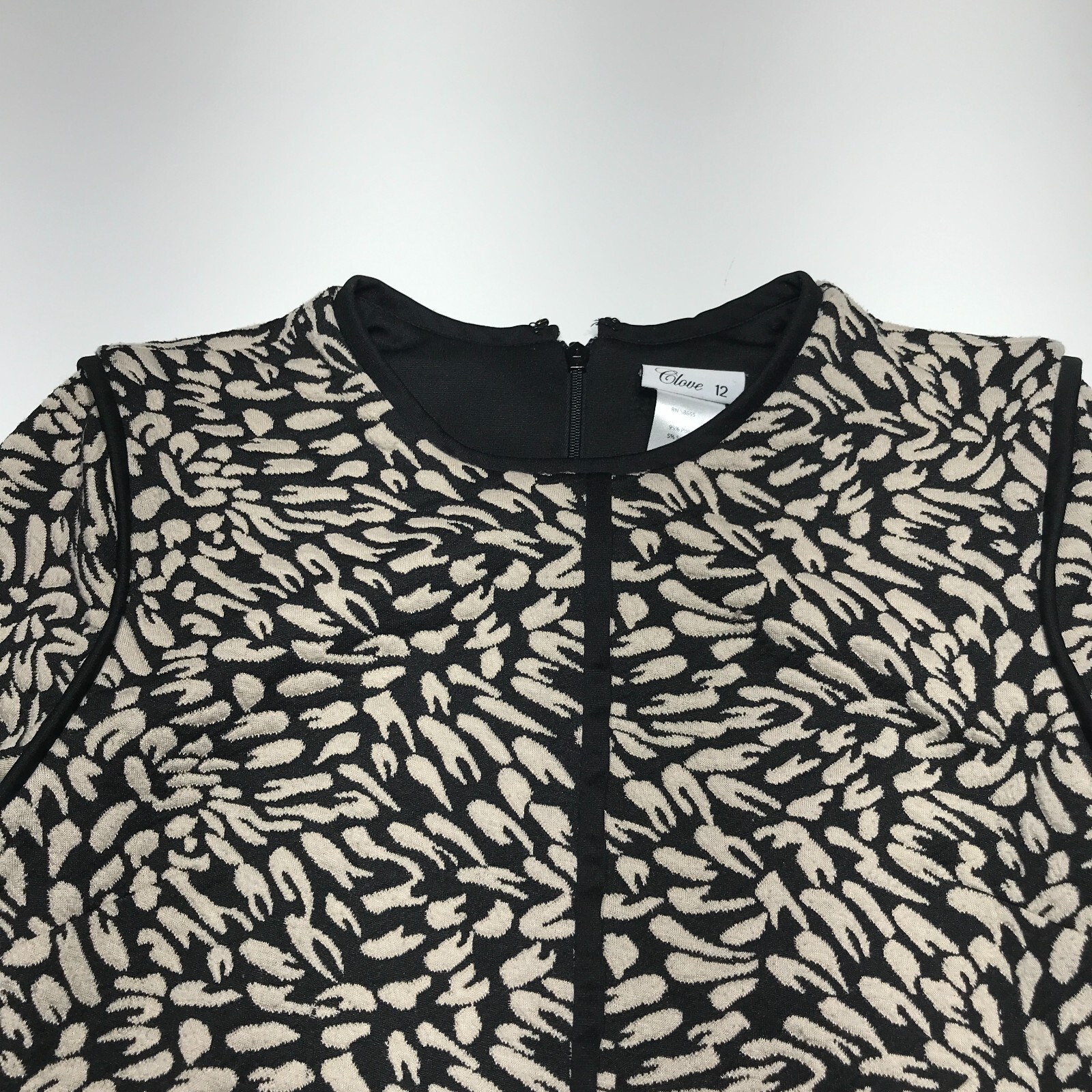 Clove Dress Womens Size 12 Black & Tan Patterned Sheath Long Sleeve Knee Length