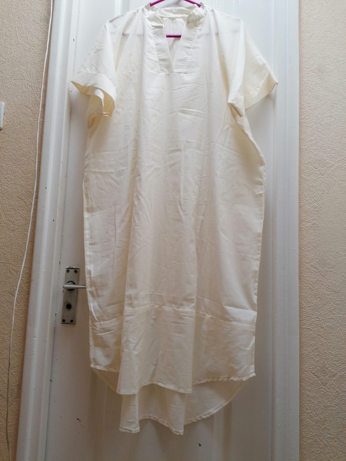 Ladies Quality Cream Summer Dress Back Length Is 47inches, Front 42in. 18/20