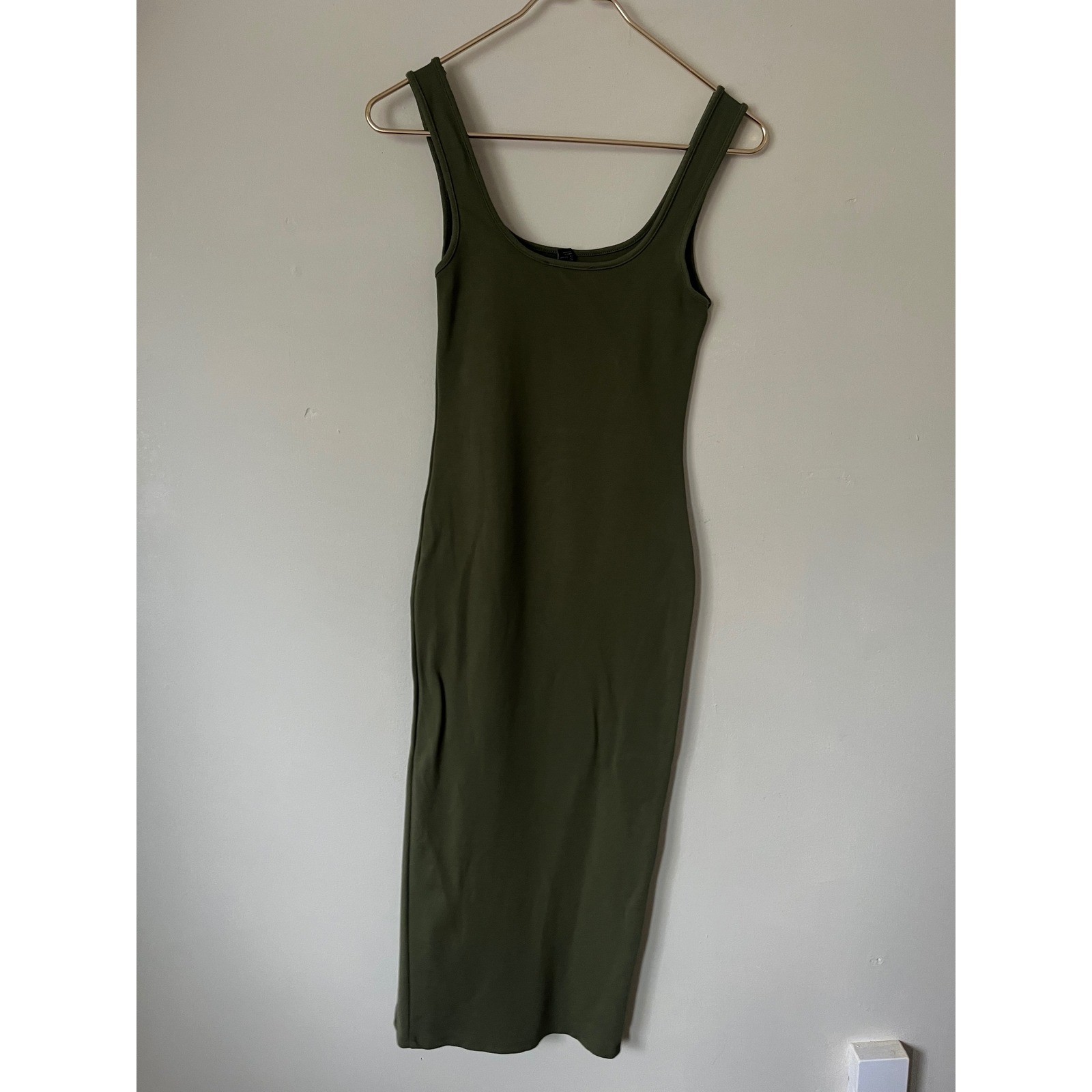 Olive Green Scoop Neck Bodycon Midi Dress with Side Slit Sleeveless Women’s