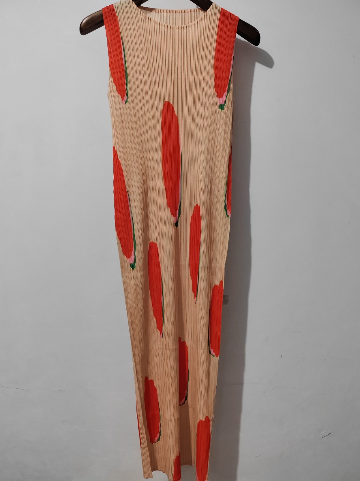 ISSEY MIYAKE Pleated slim-fitting long skirt