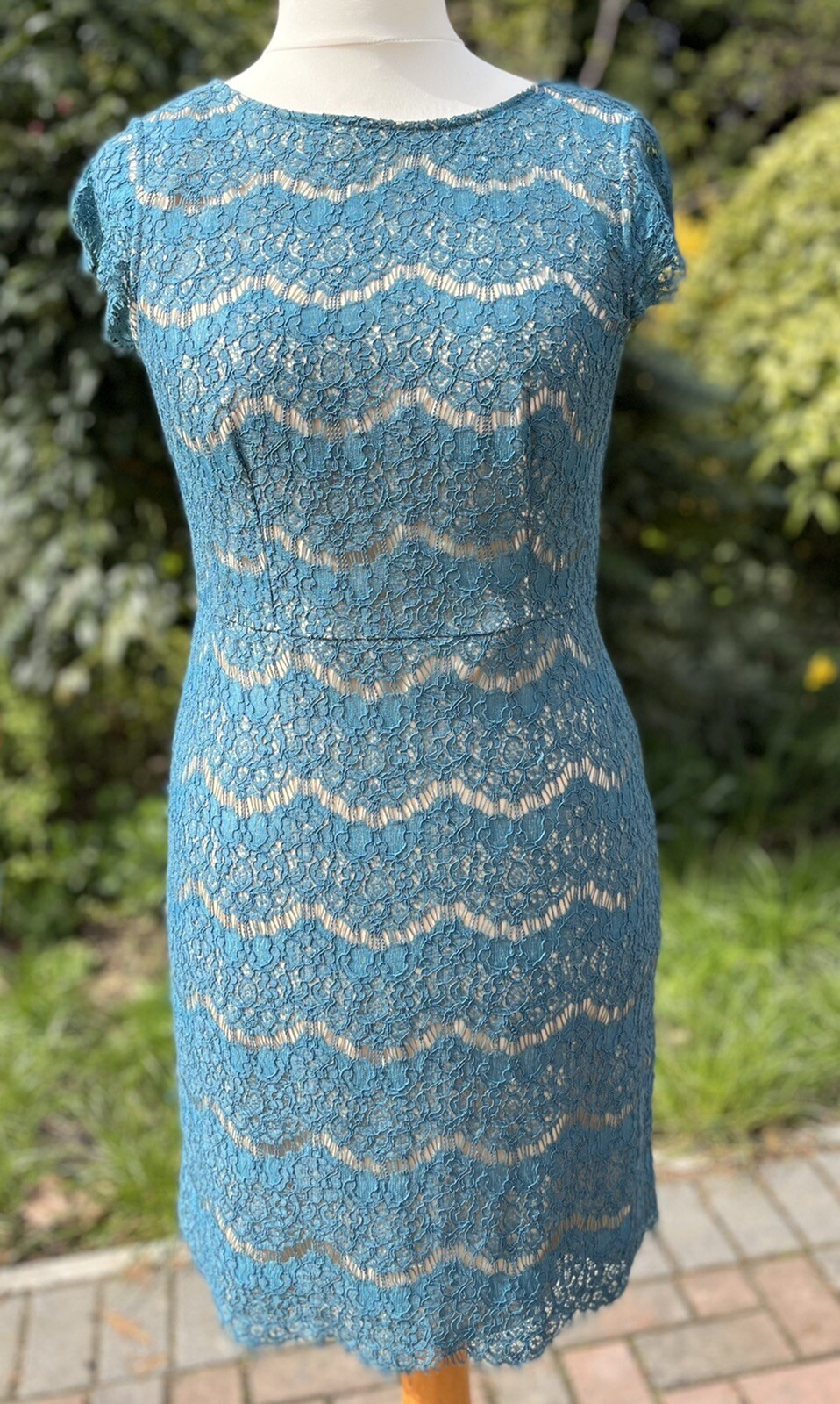 LACEY DRESS WITH CAP SLEEVES & NUDE LINING & V BACK – SIZE L (12) Teal/Turqoise