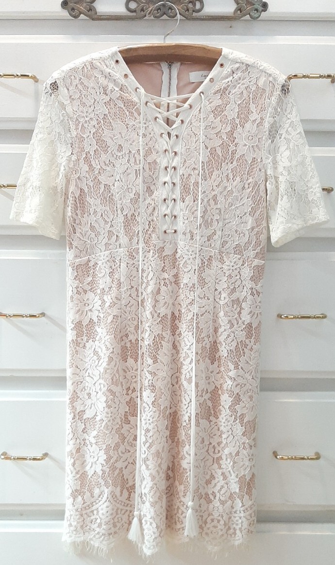 Love Tree Los Angeles SzM Floral Lace Overlay Sheath SS Dress Lace-up Front Boho
