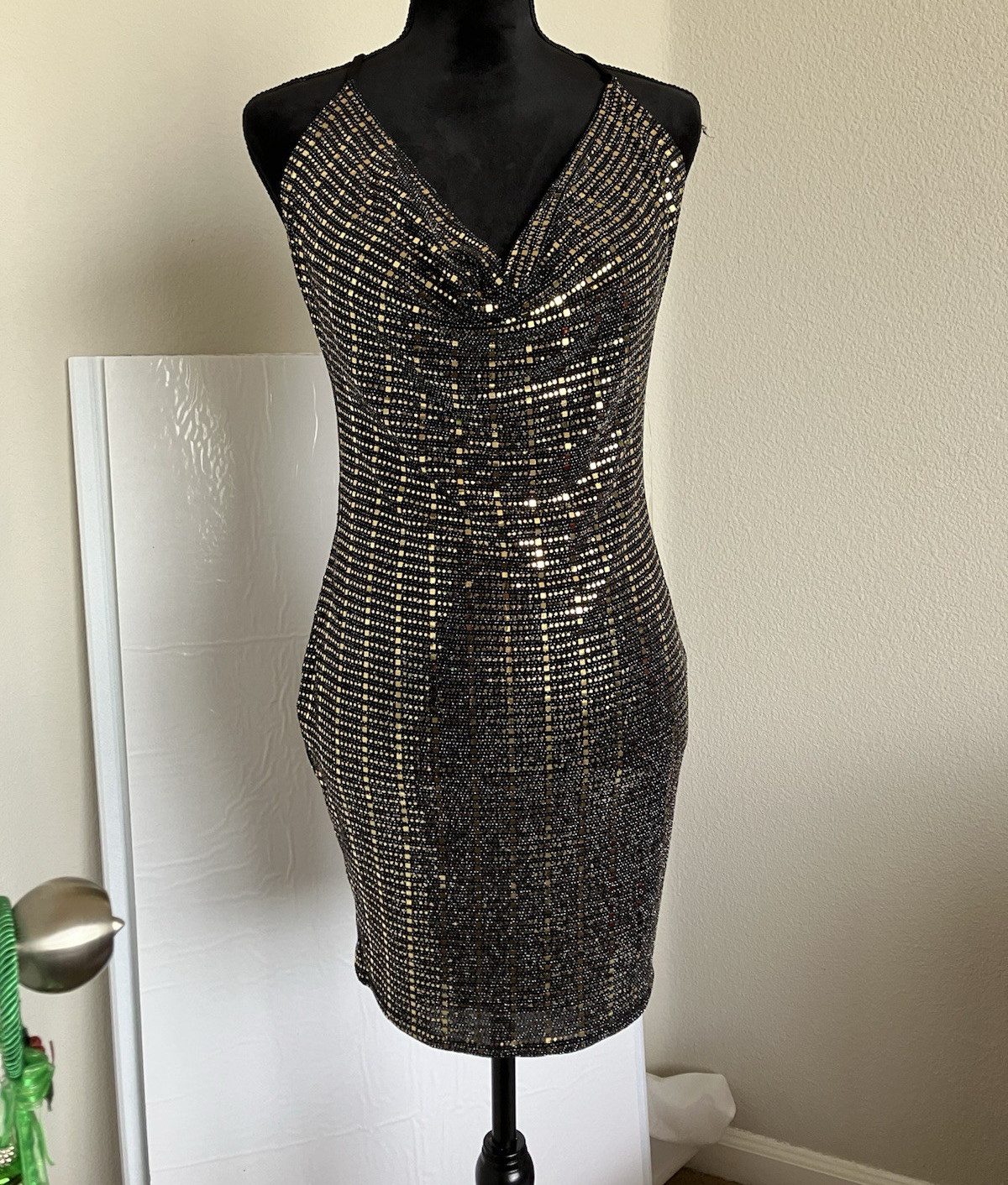 Black/Gold Sequin Bodycon Mini Dress V-Neck Strappy Back Stretch Knit S