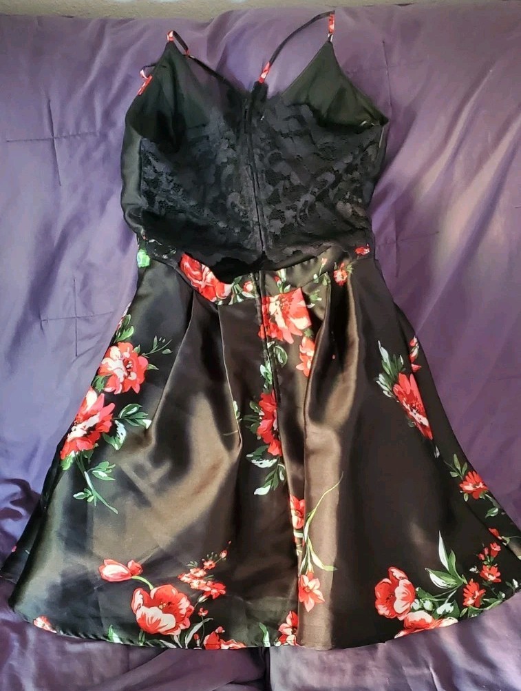 B. Smart Women’s Sleeveless Size 9 Black Floral Dress with Criolyn EUC