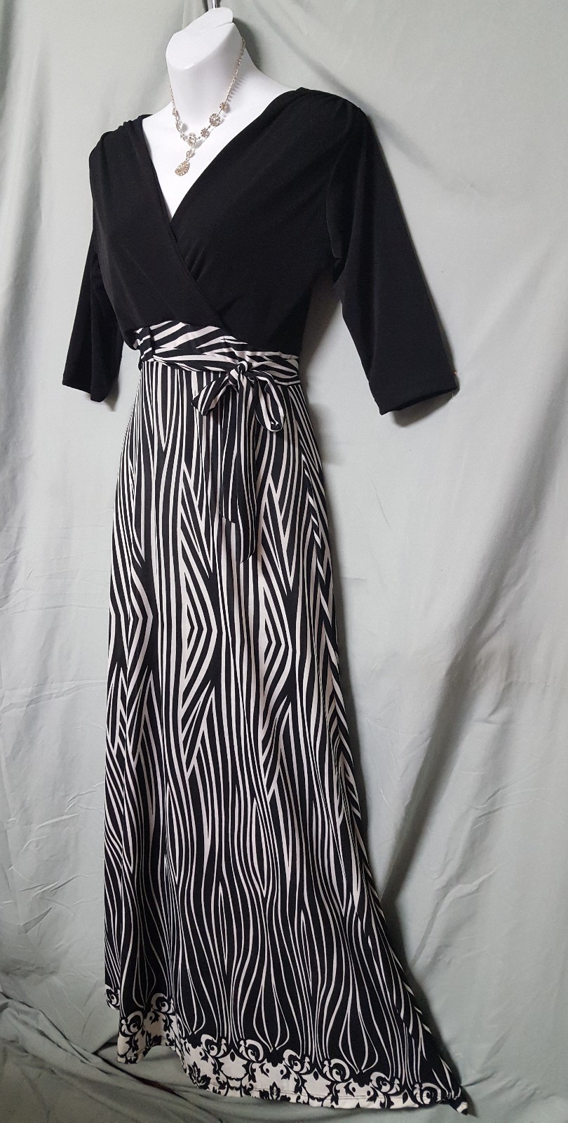 Free To Be Me Black White MAXI DRESS 3/4 SLEEVE Small 38″ BUST