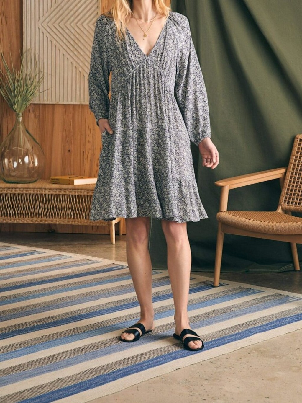 Coastal Boho Flirty Faherty Navy Blue Ditsy Floral Print Mini Dress Sz Lg NWT
