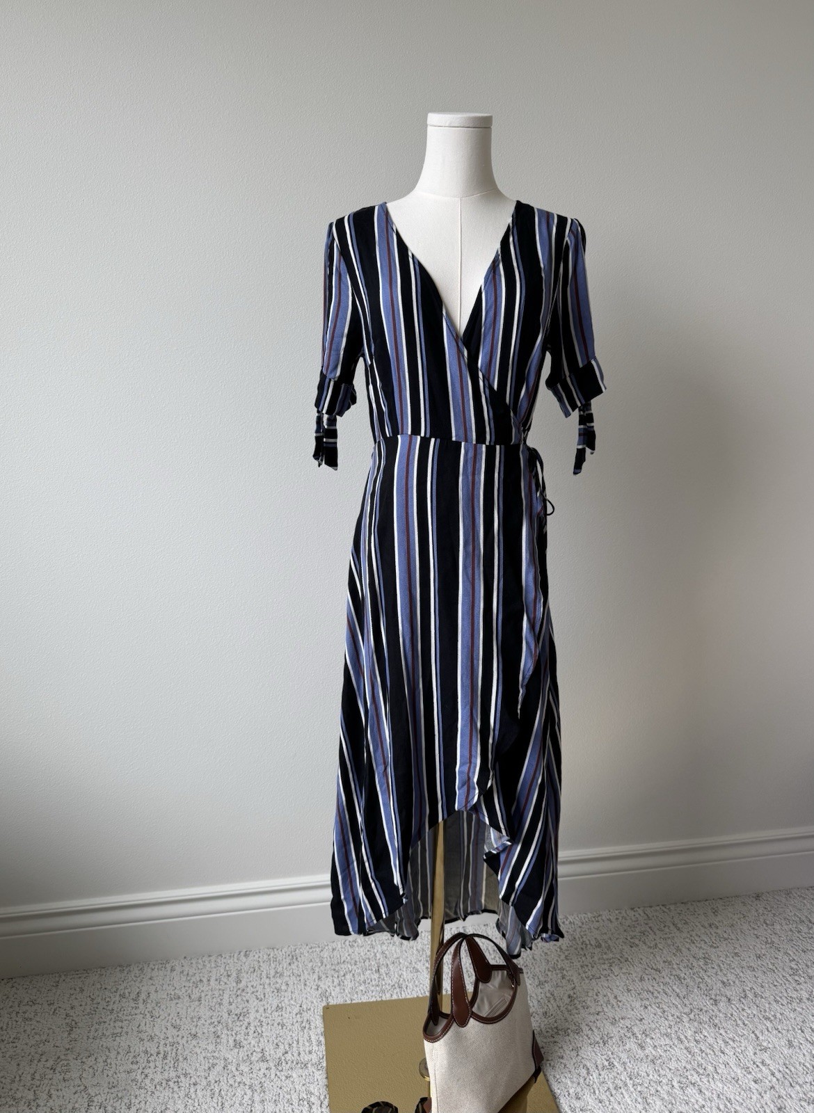 Forever 21 Black Blue Brown White Striped Wrap Midi Dress Tie Waist V-Neck M