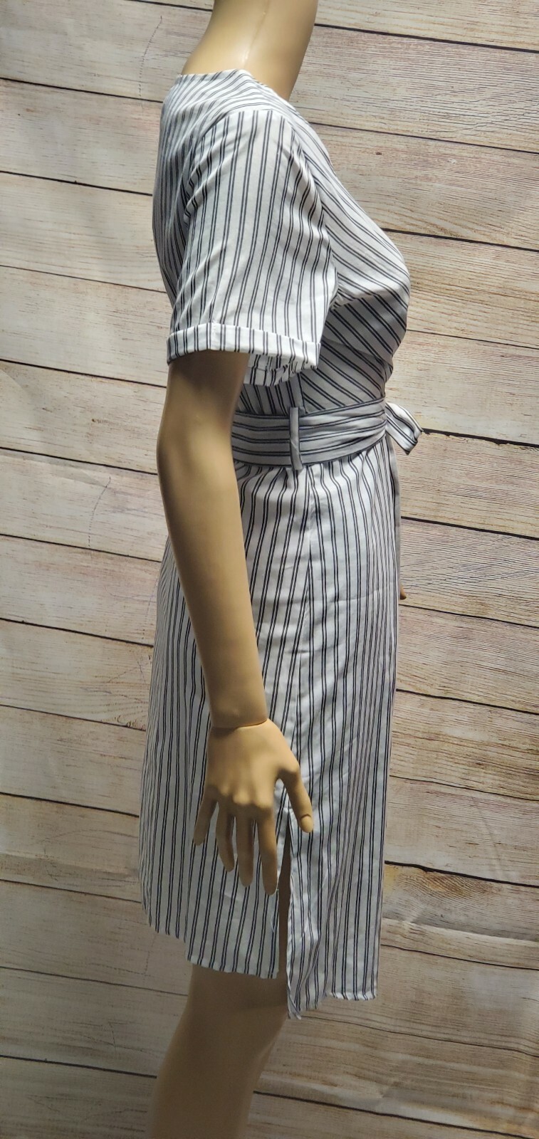 NWT VERY J M WHITE GRAY STRIPE V-NECK SURPLICE CUFFED HI-LOW BELTED BOHO DRESS