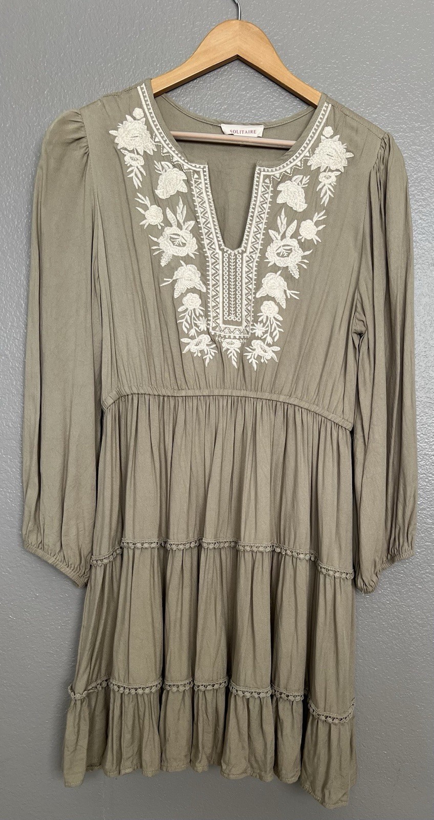 Solitaire Sage Embroidered Bohemian Peasant Tier Ruffle Dress Pockets Size Large