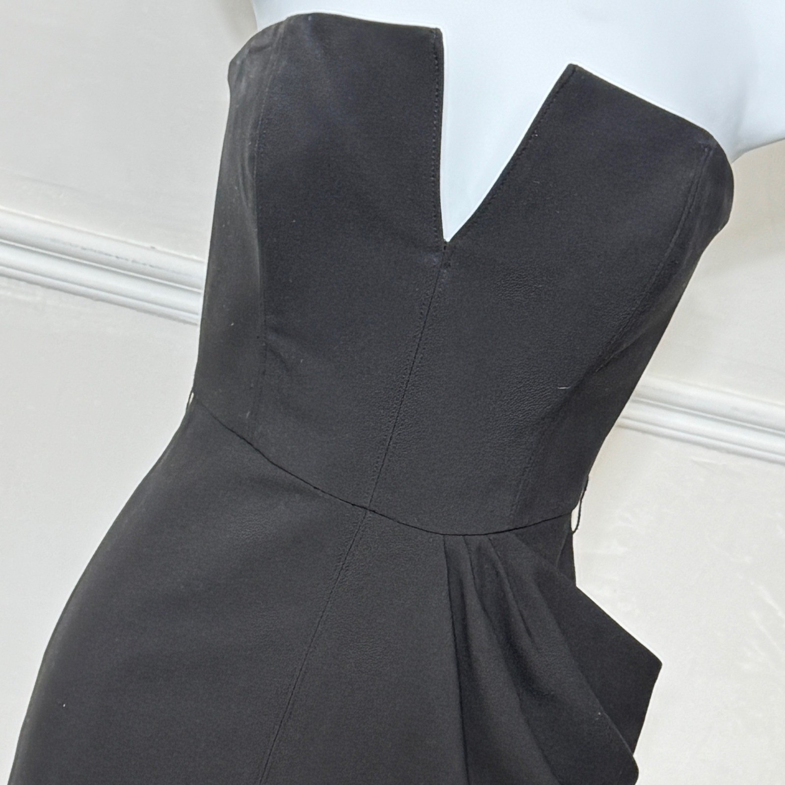 bebe Women Black Strapless V-Notch Draped Cocktail Sheath Dress Size 4 705TW102