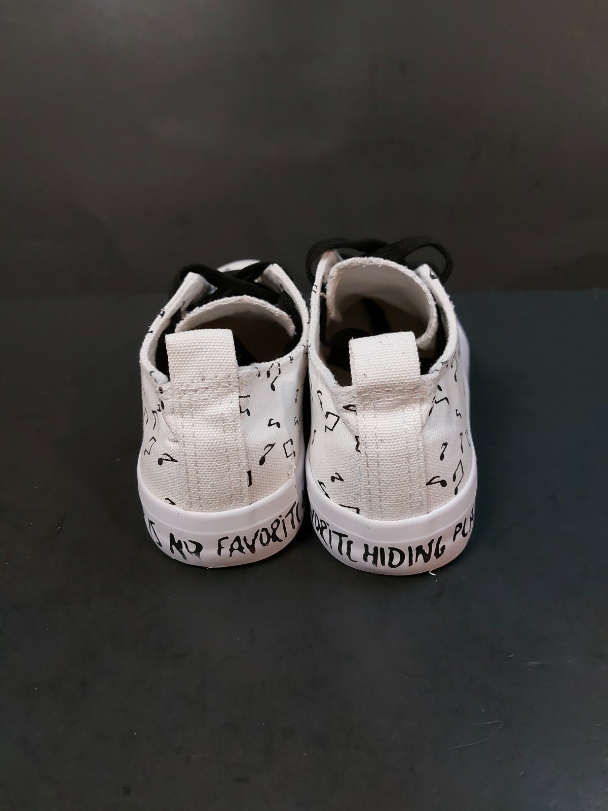 Hot Topic music note Shoes size 5 girls white black sneakers