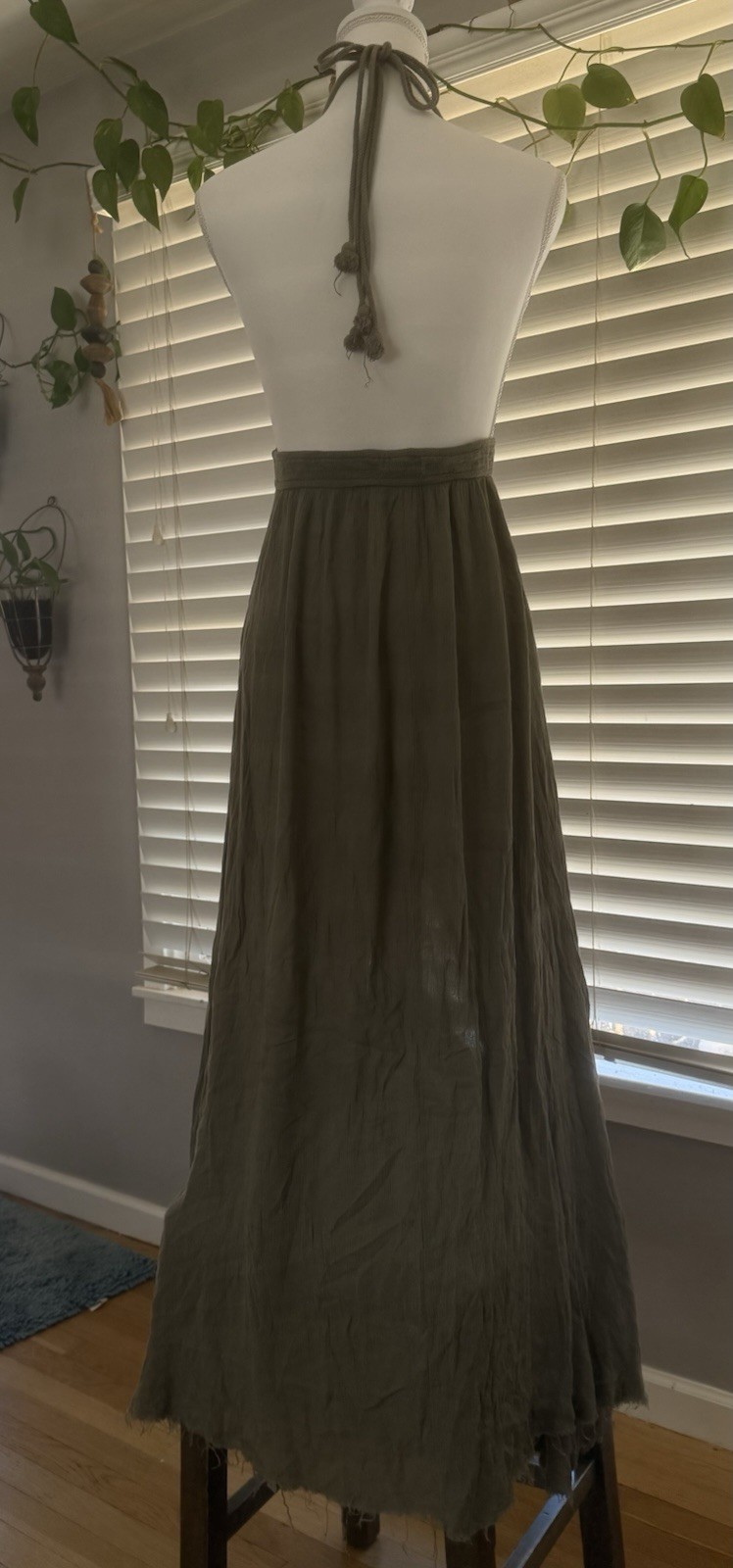 Wishlist Green Solid Maxi Dress M V-Neck Halter Lace Tie Closure Strappy