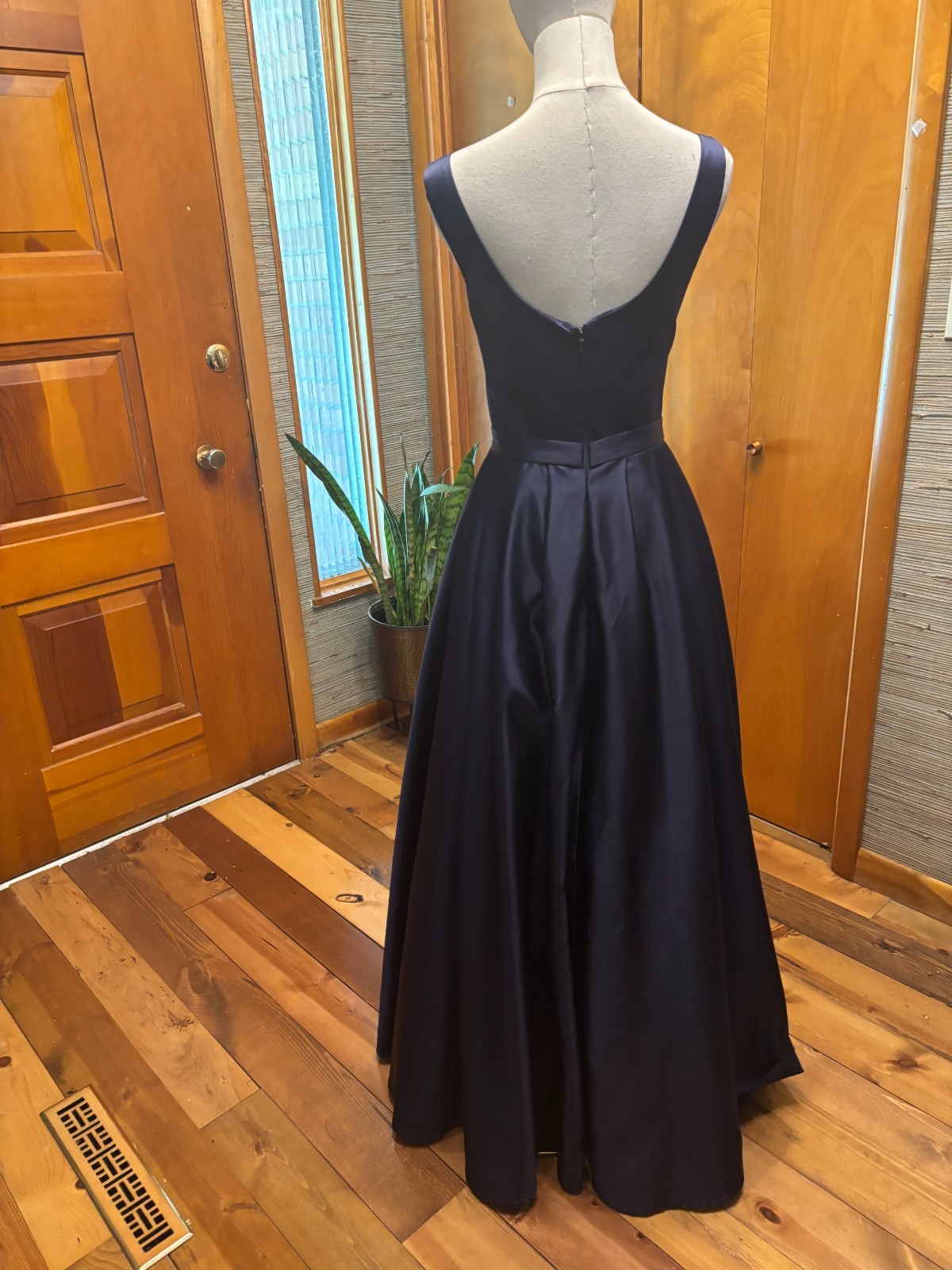 Dancing Queen Navy Blue Formal Evening Gown Excellent/Small