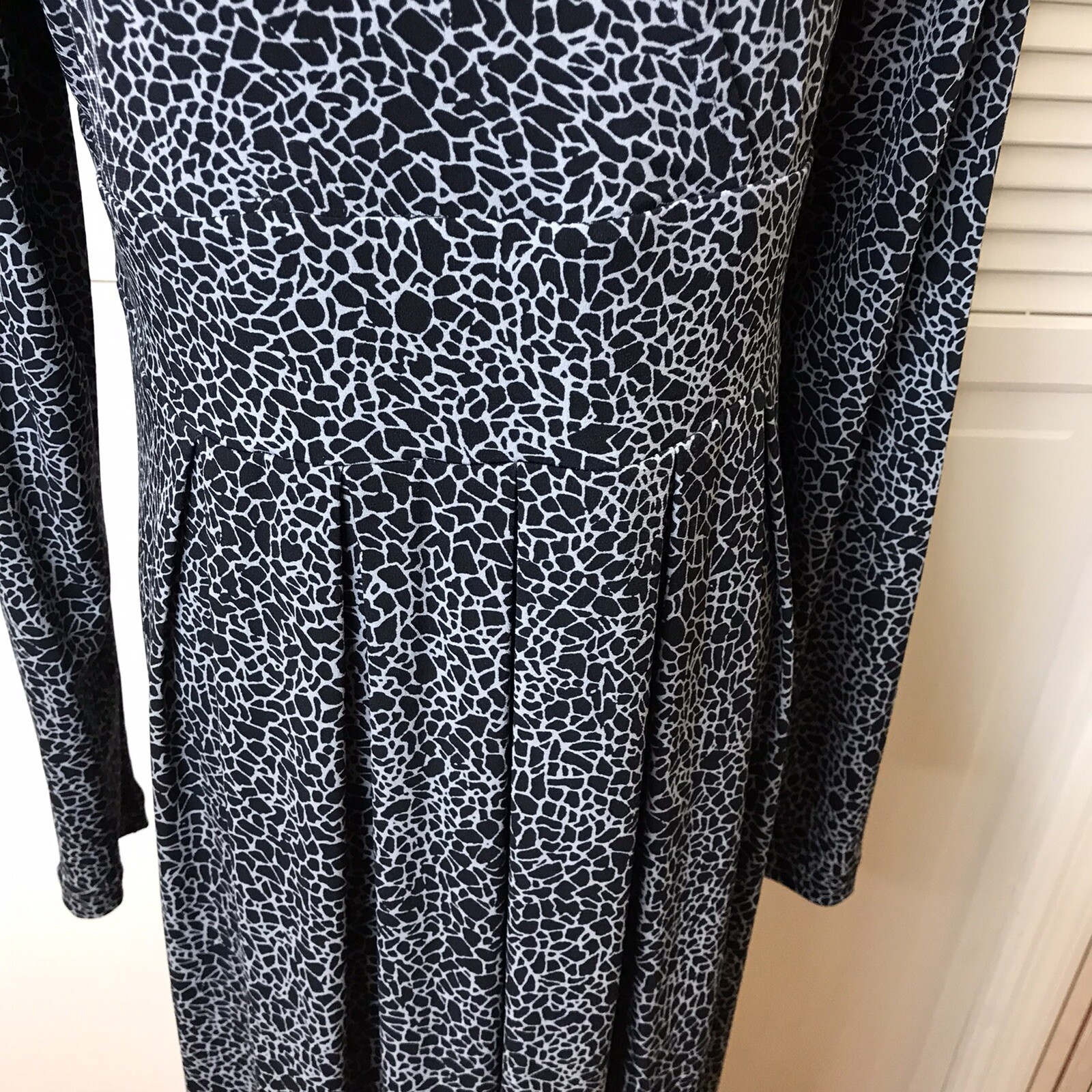 Dialogue Size S Giraffe Print Dress V Neck Faux Wrap Stretch Inverted Pleats